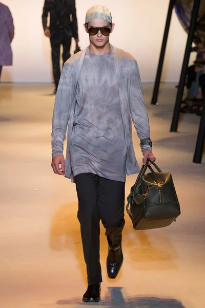 Look 25